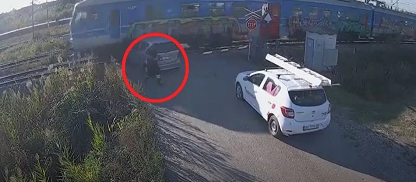 Ανατριχιαστικό βίντεο: Οδηγός πετιέται έξω από αμάξι λίγο πριν τον χτυπήσει τρένο (βίντεο)